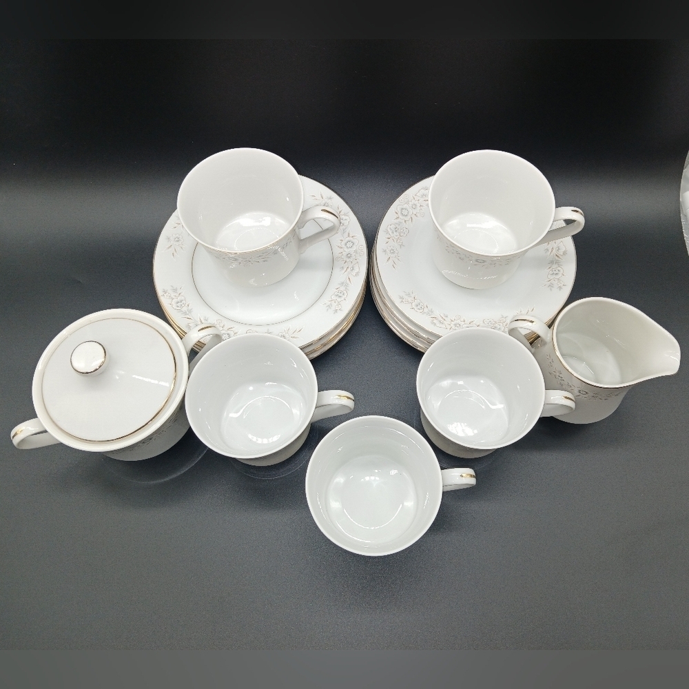 Winchester China Tea Set by Diamond China (Japan)​​​ - Picture 3 of 12
